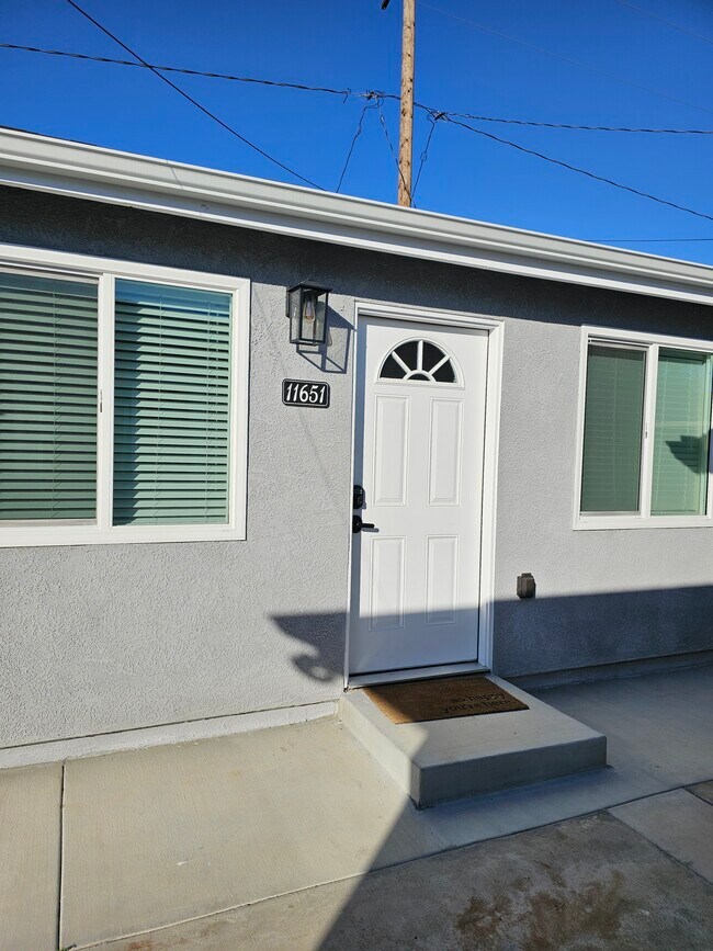 Building Photo - 11649 Sunglow St