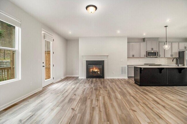 Foto del edificio - 387 Skylar Way SE