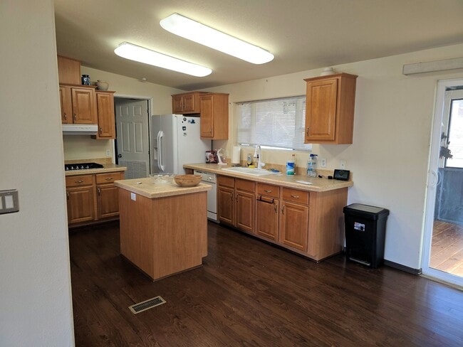 Foto del edificio - 18415 Henry Coe Rd