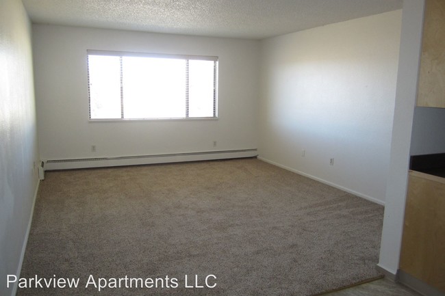 Building Photo - 4400 Parkview Dr