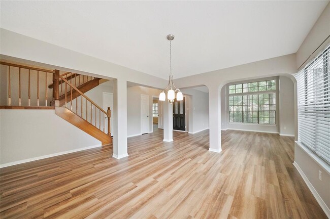 Building Photo - 2402 Brookdale Dr
