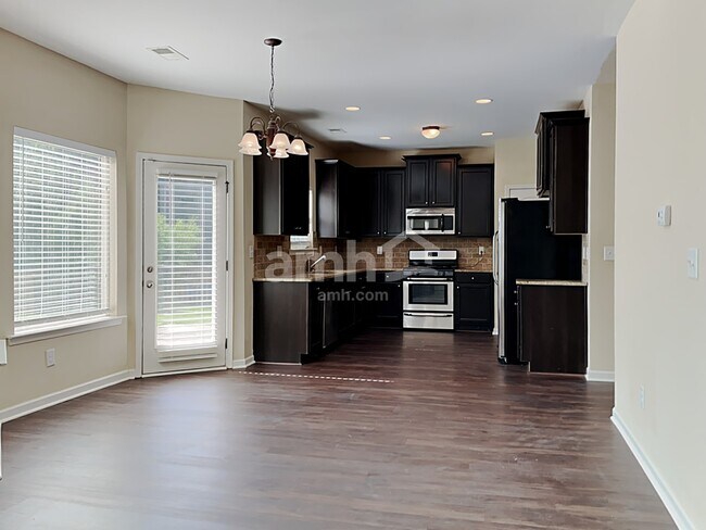 Foto del edificio - 160 Summit Point Dr