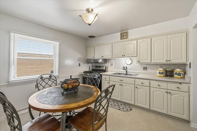 Lower kitchen - 4431 N 62nd St