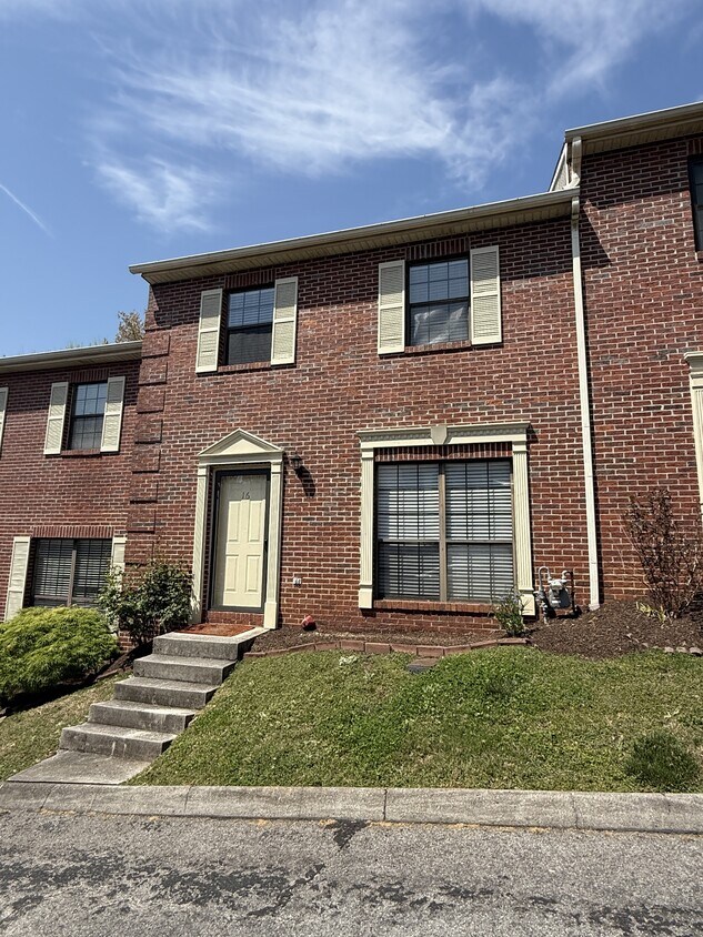 Foto principal - 437 S Gallaher View Rd