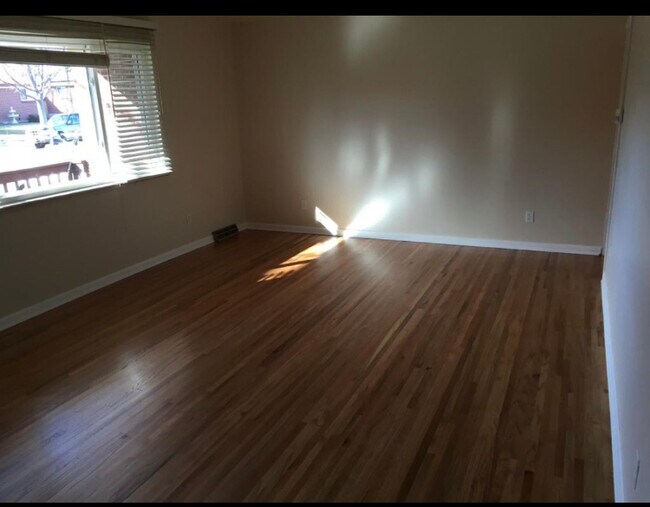 Hardwoodfloors living room, and throughout main floor - 6038 Quail Ct