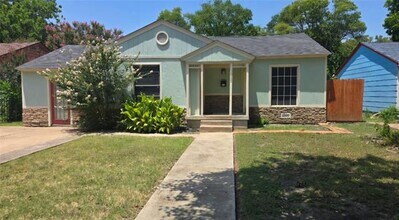 Building Photo - 2911 Hedgerow Dr