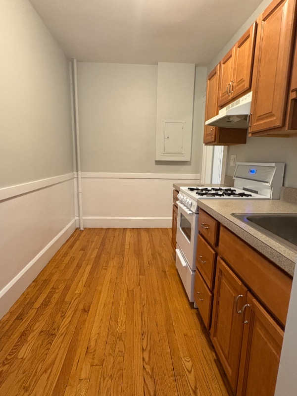 Building Photo - 156 Summer St