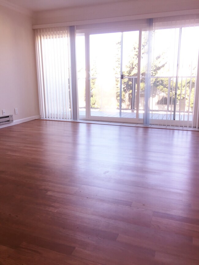 Foto del edificio - 2211 Hastings Dr