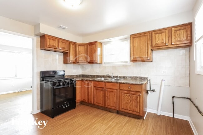 Foto del edificio - 3028 W 141st St