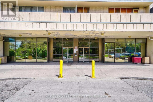 Photo du bâtiment - 2000 Sheppard Ave W