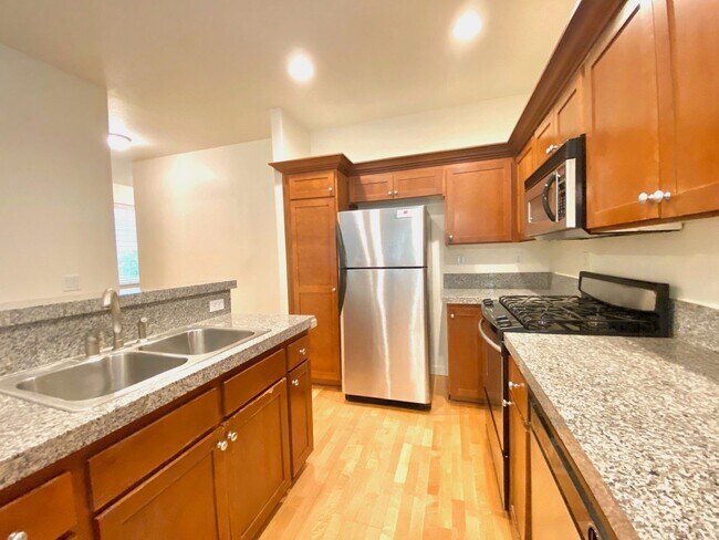 Foto del edificio - **$500 OFF YOUR FIRST FULL MONTH'S RENT!**...