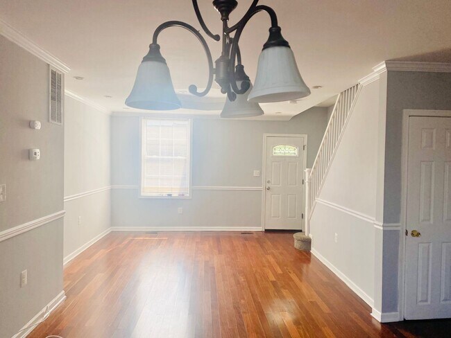 Building Photo - 2 br, 1 bath House - 742 MCKEWIN AVE.