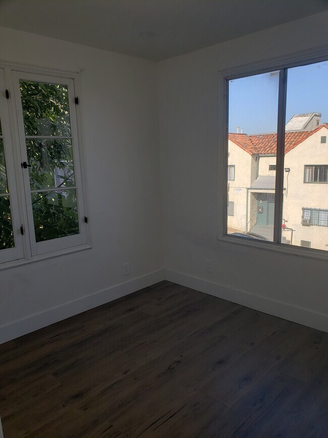 Foto del edificio - 2631 S Manhattan Pl