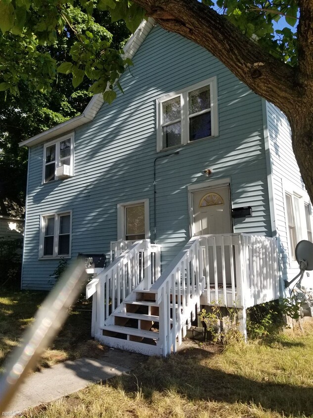 Primary Photo - 2 br, 1 bath Duplex - 100 Leonard St NE # 1