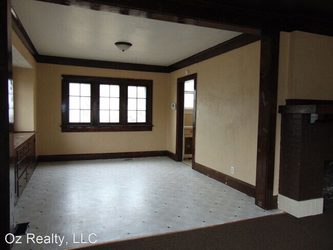 Building Photo - 4 br, 2 bath House - 3950 Burnham Ave
