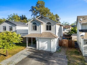Building Photo - 3100 Rosewood St