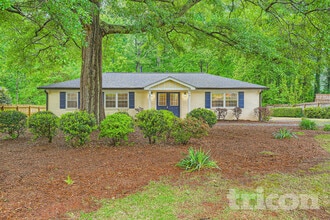 Building Photo - 2001 E Lake Dr