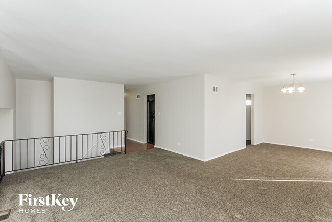 Building Photo - 673 Sullivan Ln