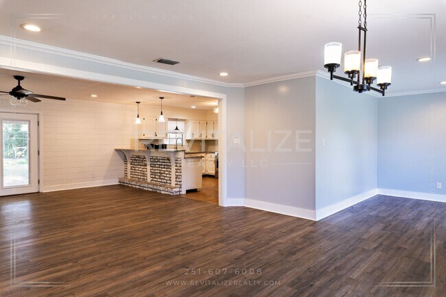 Foto del edificio - Spacious Brick Home in West Mobile!