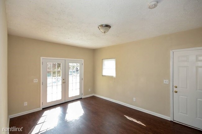 Building Photo - 3 br, 1 bath House - 2757 Revere Drive