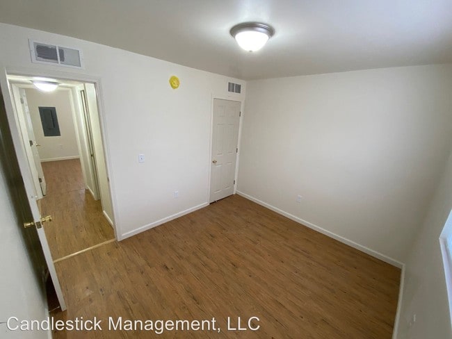 Building Photo - 430 SE Tefft St