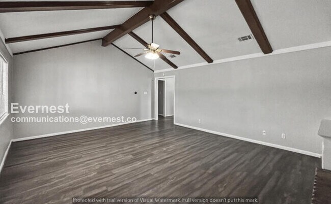 Foto del edificio - 14142 Burke Forest Dr