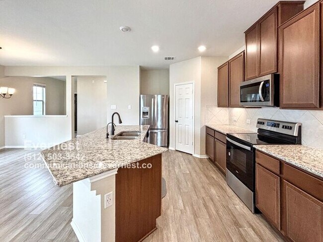Building Photo - Beautiful 3-Bedroom Home with Fenced Yard ...