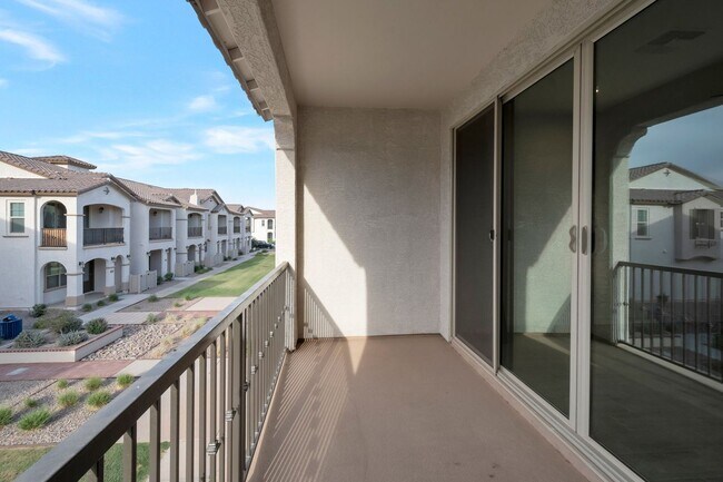 Foto del edificio - Like Brand New Luxurious Modern 3 Bedroom ...