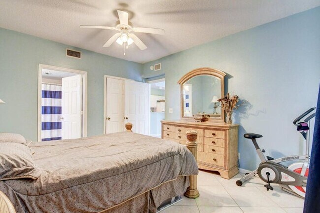 Building Photo - 4547 Oak Terrace Dr