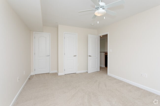 1BR, 1BA - 768 SF - Evergreens at Laurel