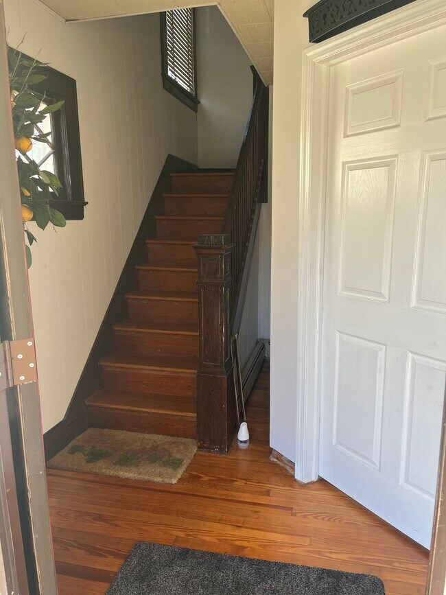 Foyer - 57 E Somerset St