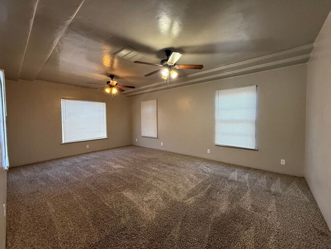 Foto del edificio - Taft Heights Home!