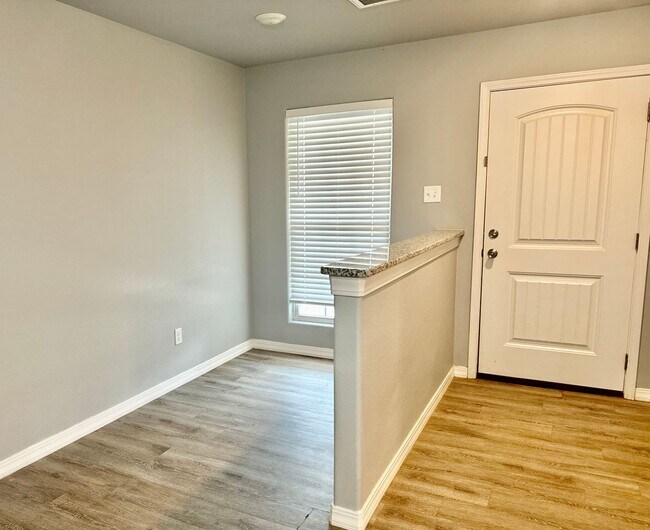 Foto del edificio - 1217 N Chicago Ave