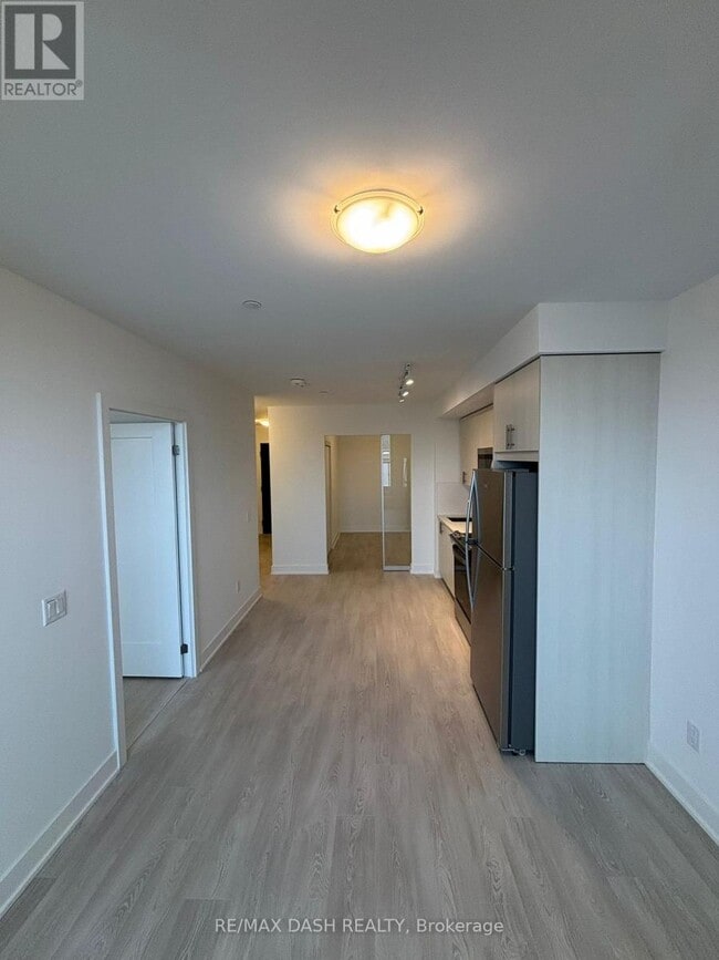 Photo du bâtiment - 2425-2425 Simcoe St N