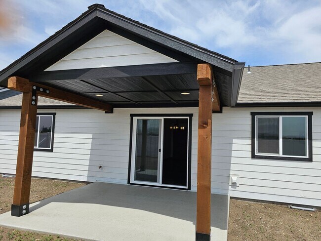 Foto del edificio - Brand New Beautiful 4 bedroom Home in Rathdrum!