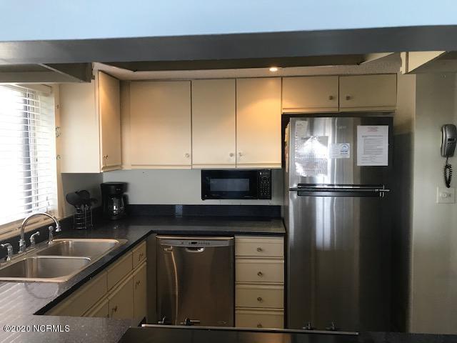 Building Photo - 1403 S Lake Park Blvd