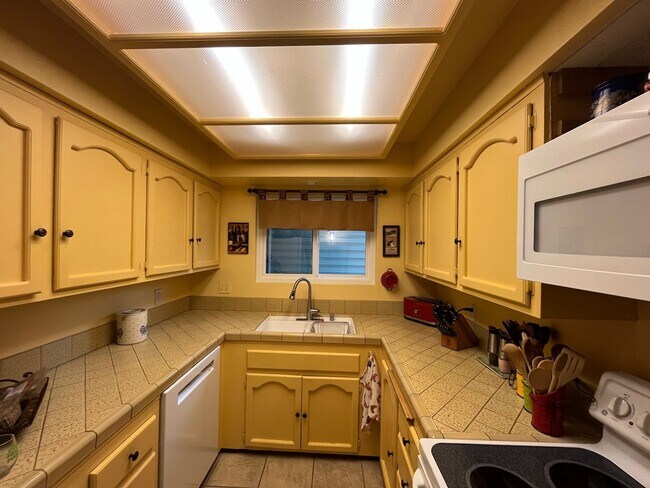 Foto del edificio - Very Nice Condo! 3 Miles to Cal Poly Groups Welcome Available June