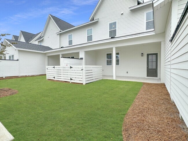 Building Photo - 260 Symphony Ave