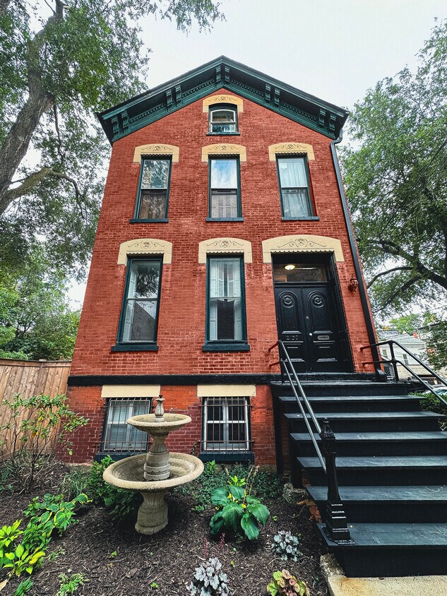 Primary Photo - 2139 W North Ave