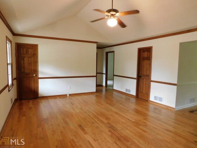 Building Photo - 1510 Plunkett Rd