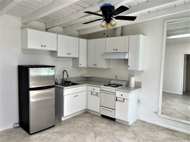 Foto del edificio - Adorable Studio Minutes away from the San Clemente Beaches!