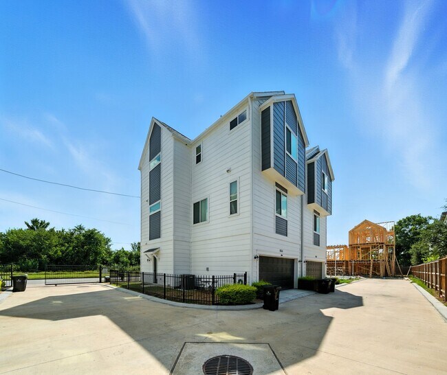 Building Photo - 1644 W Tidwell Rd
