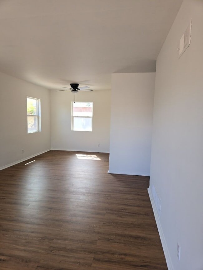 Building Photo - 813 Palisades Dr NW