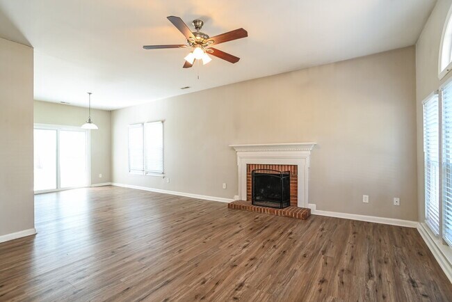 Foto del edificio - 2117 David Earl Dr