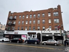 Building Photo - 686 Bergen Ave