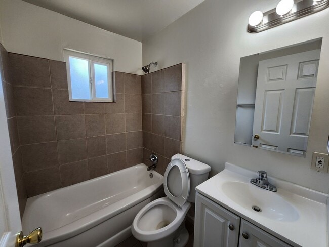 Building Photo - 3309 Y St