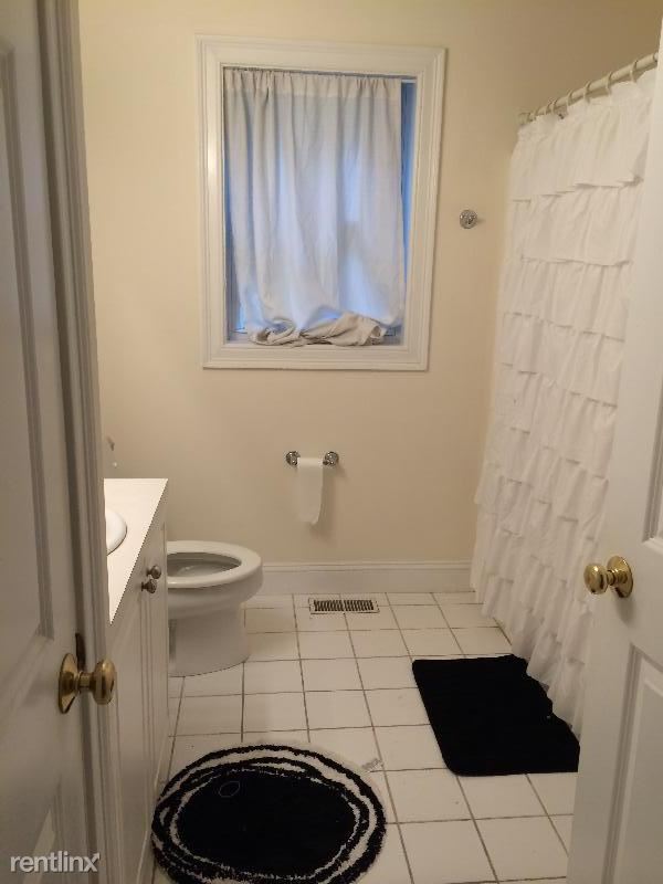 Foto principal - 128 Hillside St