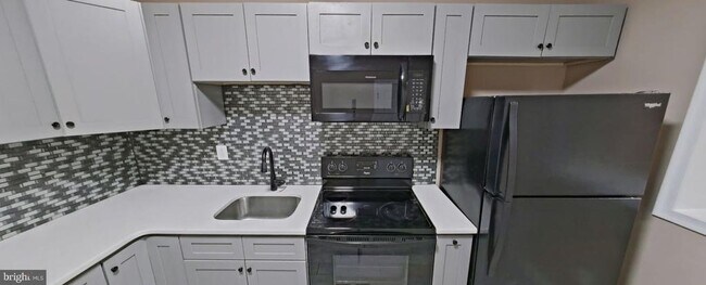 Building Photo - 634 W Tioga St