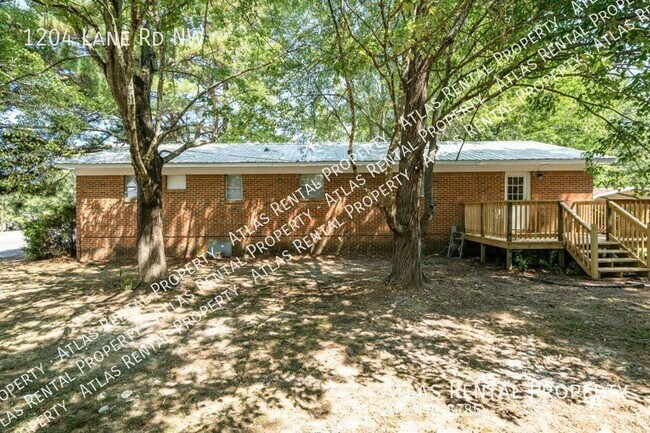 Foto del edificio - 1204 Lane Rd NW