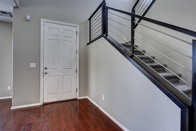 Building Photo - 1024 Railroad Flat Ct